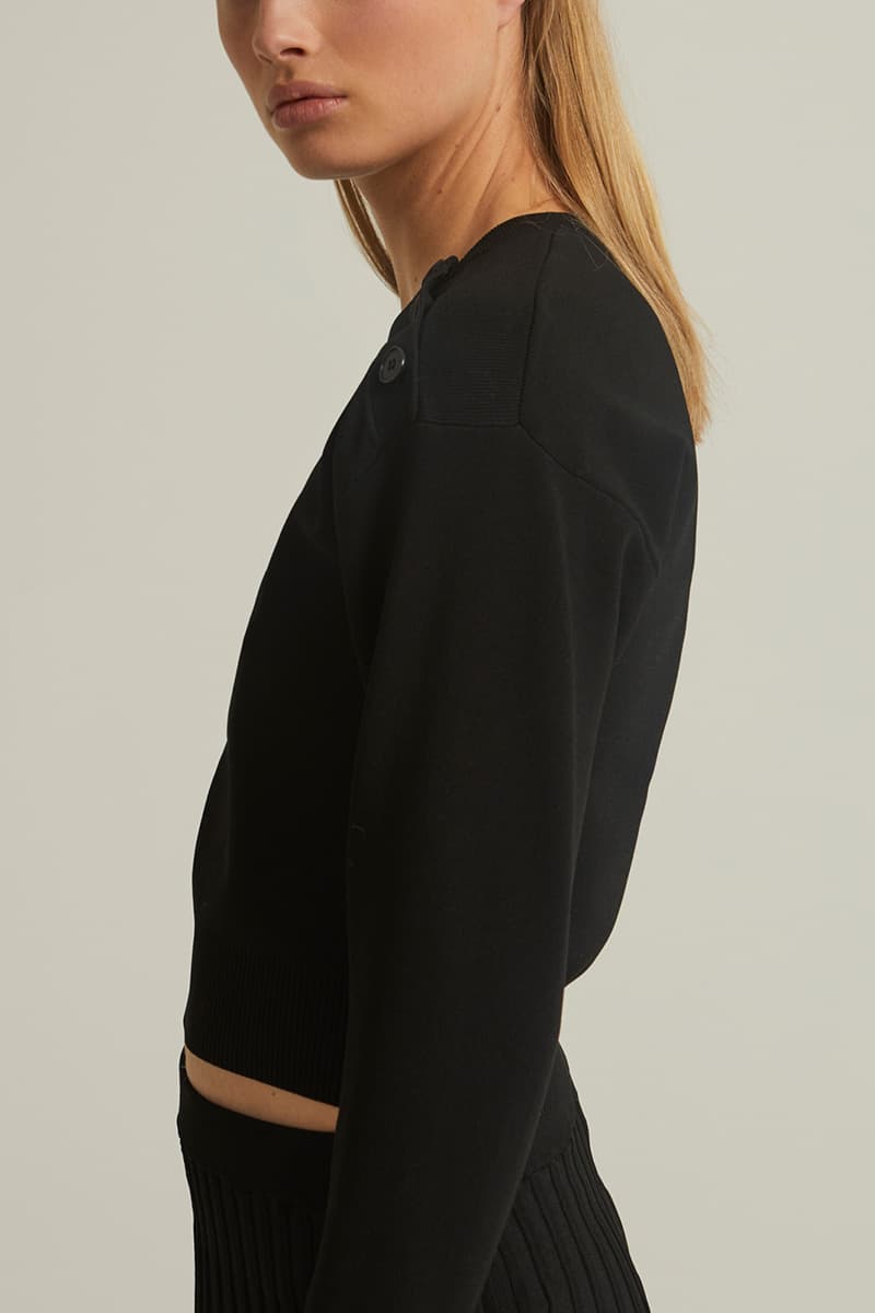 숄더버튼 크롭 니트 CE3SFYSTP029C99