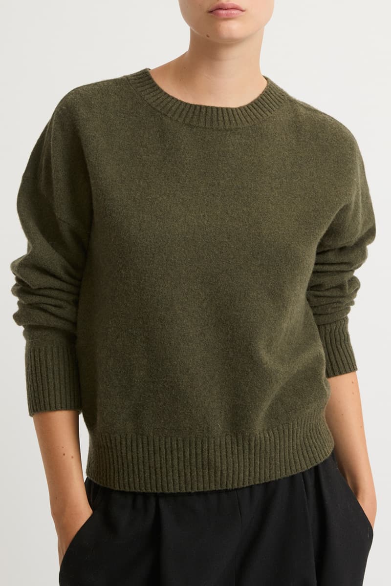 베이직 핏 라운드 니트 CE4WFKNTP001C56