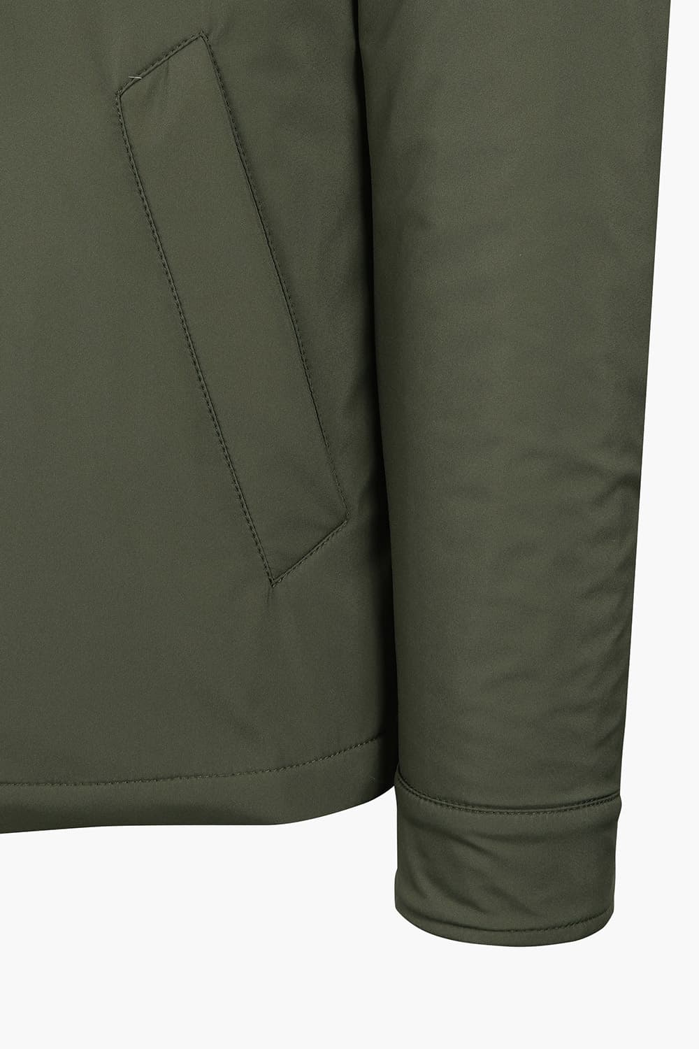 램스킨 스웨이드 패치 하이넥 점퍼 63T415CAMEO048