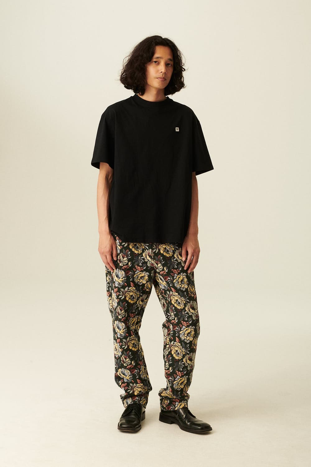 THOMAS 코튼 엠브로이더리 패치 반소매 티셔츠 234 025 07 0006BLK