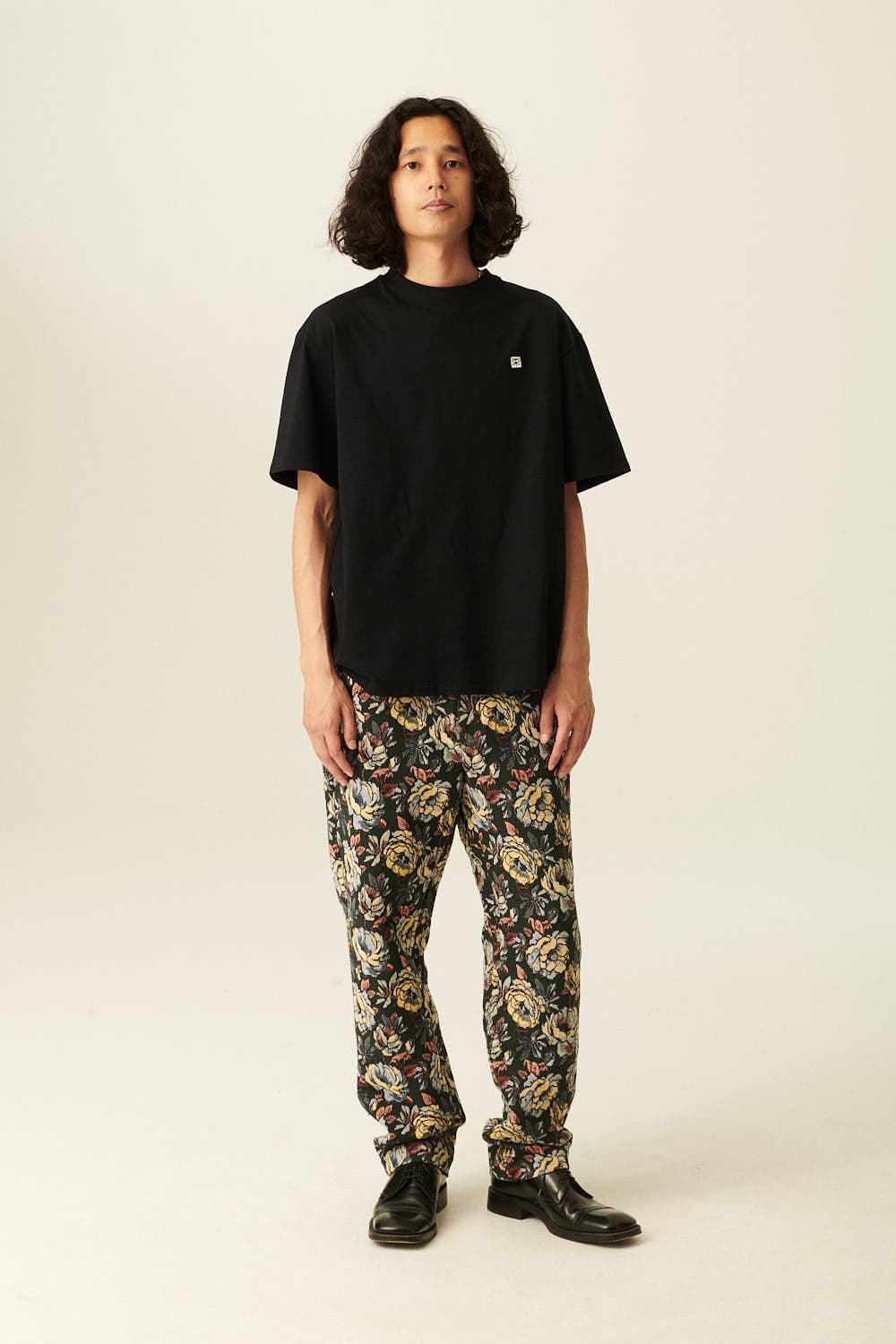 THOMAS 코튼 엠브로이더리 패치 004 블랙 반소매 티셔츠